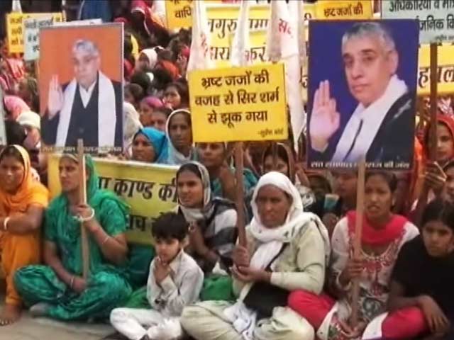 क़ानून से ऊपर रामपाल?