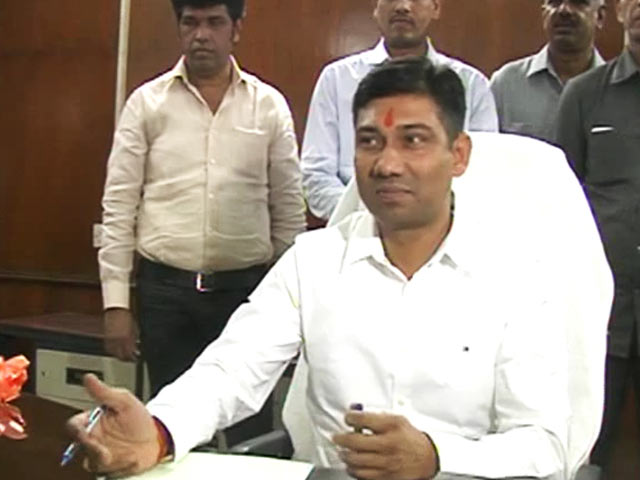 गुमशुदा मंत्री से सहमी सरकार!