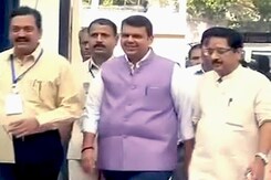 देवेंद्र फडणवीस सरकार ने विधानसभा में हासिल किया विश्वासमत देवेंद्र फडणवीस सरकार ने विधानसभा में हासिल किया विश्वासमत