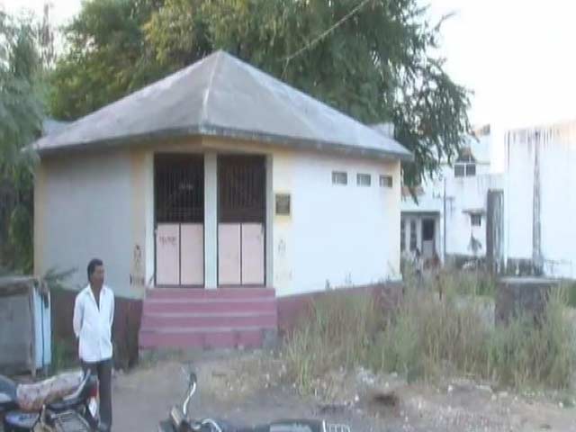 National Auditor Questions Targets Claimed by Gujarat's Sanitation Programme