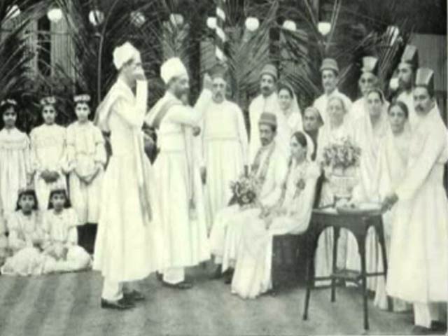 खबरों की खबर : फलें-फूलें पारसी