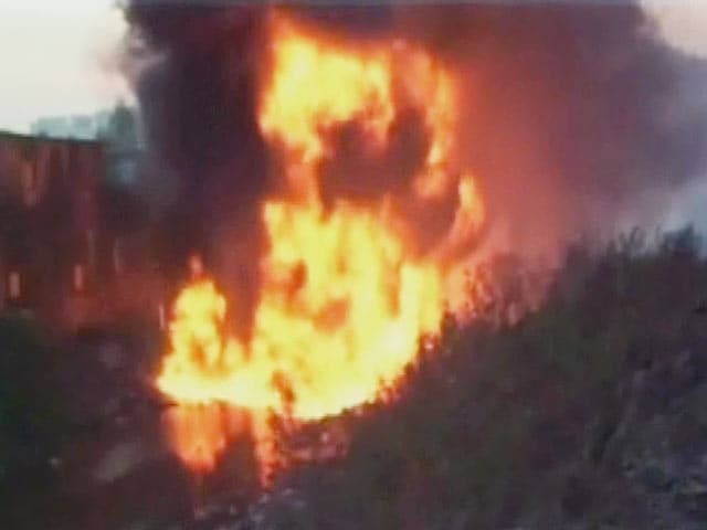Videos : मुंबई : बीपीसीएल पाइपलाइन में लगी भीषण आग