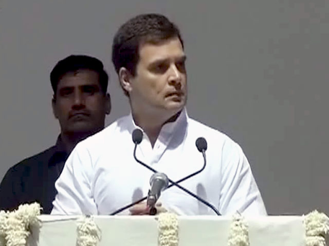 स्वच्छ भारत से जुड़े लोग ही जहर फैला रहे हैं : राहुल गांधी स्वच्छ भारत से जुड़े लोग ही जहर फैला रहे हैं : राहुल गांधी