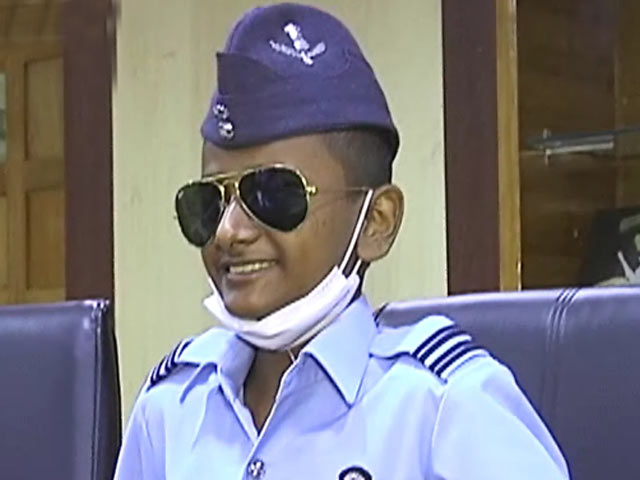 कैंसर से जूझ रहा चंदन एक दिन के लिए बना फाइटर पायलट