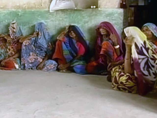 Videos : गुजरात : टीकाकरण में कथित लापरवाही से दो बच्चों की मौत