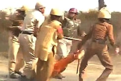 Violence at Haryana Ashram Where 'Godman' Rampal is Hiding Violence at Haryana Ashram Where 'Godman' Rampal is Hiding