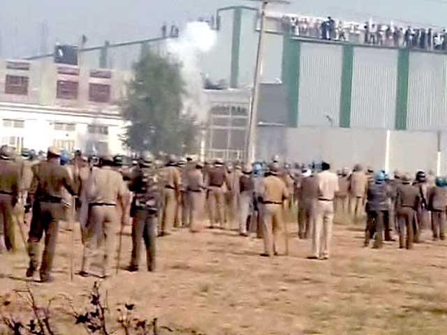 पुलिस पर भारी पड़ रहे रामपाल के समर्थक