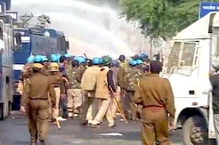 रामपाल के आश्रम पर पुलिस कार्रवाई रहेगी जारी रामपाल के आश्रम पर पुलिस कार्रवाई रहेगी जारी