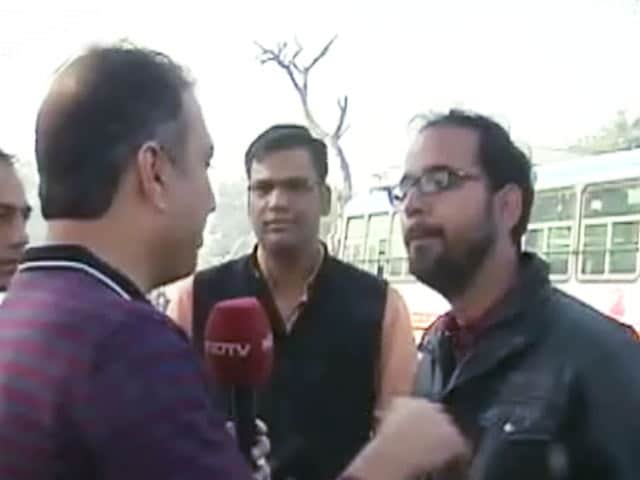 Videos : मुश्किलों के बावजूद रामपाल के आश्रम के बाहर डटे हैं मीडियाकर्मी