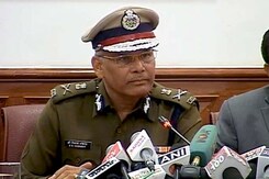 रामपाल के छह समर्थकों की मौत, पुलिस ने एक भी गोली नहीं चलाई : डीजीपी रामपाल के छह समर्थकों की मौत, पुलिस ने एक भी गोली नहीं चलाई : डीजीपी