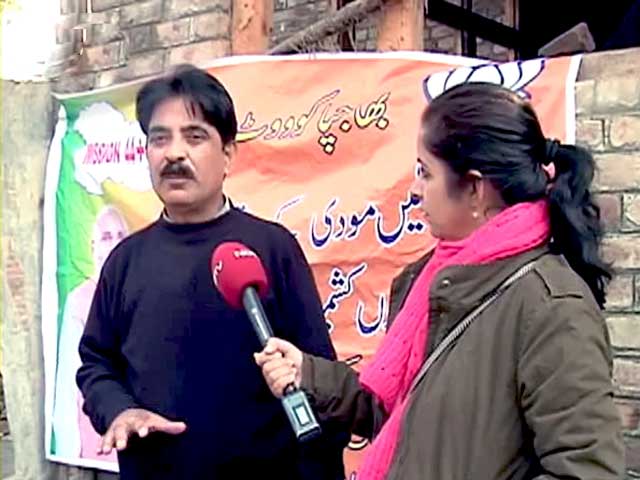 डाउनटाउन कश्मीर में मोदी के पोस्टर