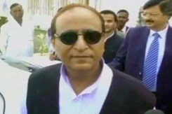 आजम की ऐंठ, 'मुलायम के बर्थडे के लिए तालिबान, दाऊद ने दिए पैसे' आजम की ऐंठ, 'मुलायम के बर्थडे के लिए तालिबान, दाऊद ने दिए पैसे'