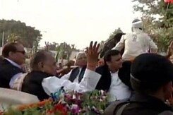 मुलायम का शाही जन्मदिन, विटेंज बग्घी में हुए सवार मुलायम का शाही जन्मदिन, विटेंज बग्घी में हुए सवार