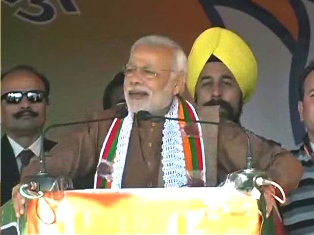 Two Families Taking Turns at Robbing Jammu and Kashmir, Says PM Narendra Modi