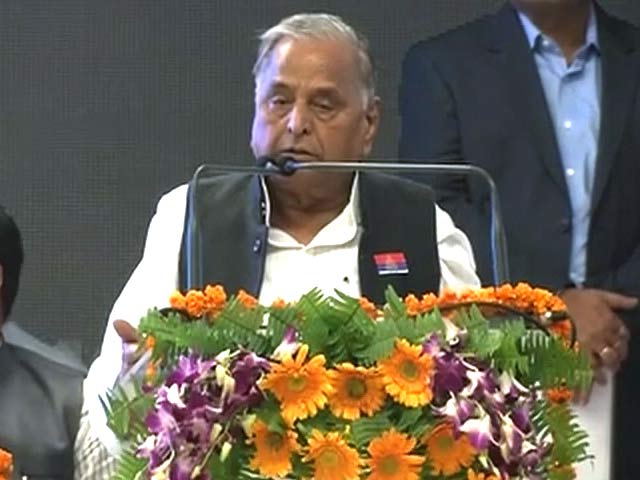 Video : Mulayam Pulls Up Akhilesh Government for 'Slow Pace of Work' in Uttar Pradesh