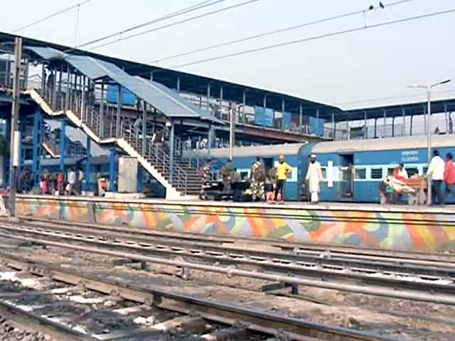 Videos : साफ-सफाई मामला : अधिकारी लेंगे रेलवे स्टेशन गोद