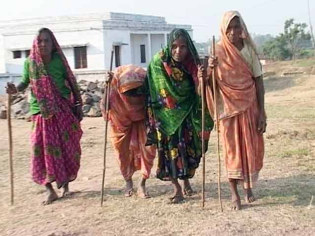 सोनभद्र में पानी पीकर अपाहिज हो रहे लोग