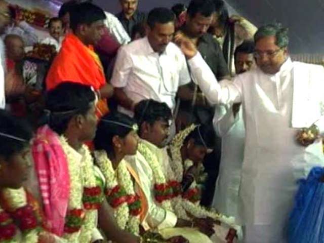 Karnataka Minister's Daughter Marries in Mass Wedding Ceremony