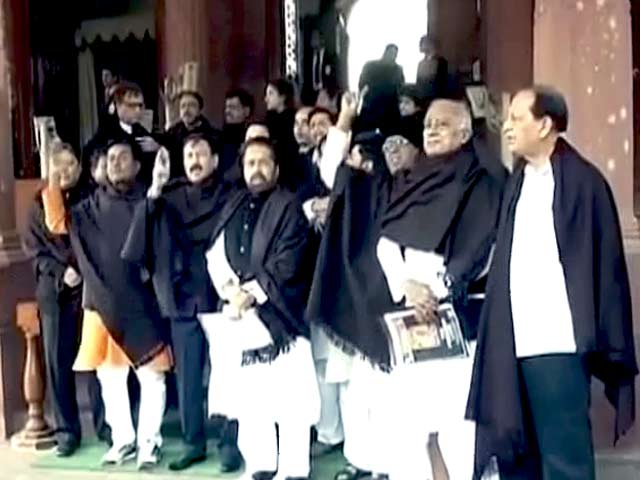 प्राइम टाइम इंट्रो : कालेधन पर 100 के विवाद से छुटकारा पाया?