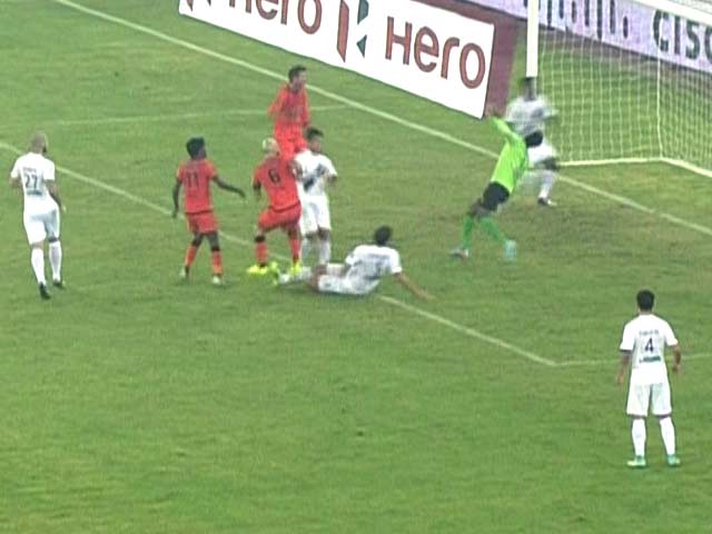 ISL: Delhi Dynamos Hammer Mumbai City to Stay in Contention for Semis