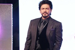 SRK Enjoys Company of Ambani Kids Isha, Anant, Akash SRK Enjoys Company of Ambani Kids Isha, Anant, Akash