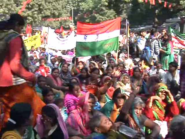 Worried Over Budget Cuts in Government's Social Schemes, Rural Workers Protest in Delhi
