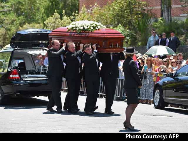 Tears, Prayer as 5000 Bid Farewell to Phil Hughes in His Australia Hometown