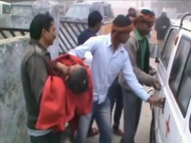 Videos : मऊ में ट्रेन से टकराया स्कूल वाहन, 4 बच्चों की मौत