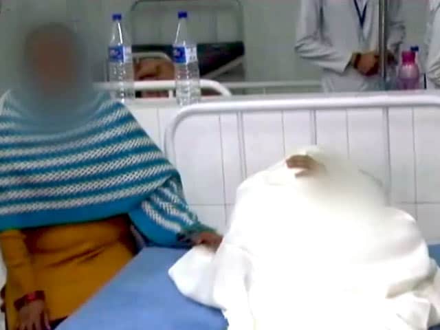 Videos : रेप की शिकायत दर्ज कराने वाली लड़की को जलाया