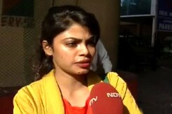 टैक्सी में महिलाएं कितनी सुरक्षित? टैक्सी में महिलाएं कितनी सुरक्षित?