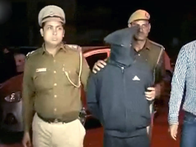 इंडिया 9 बजे : पुलिस की गिरफ्त में रेप का आरोपी ड्राइवर