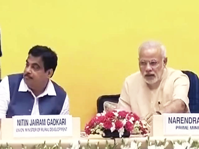 सिर्फ़ एक गांव चुनने के खिलाफ विपक्षी पार्टियां