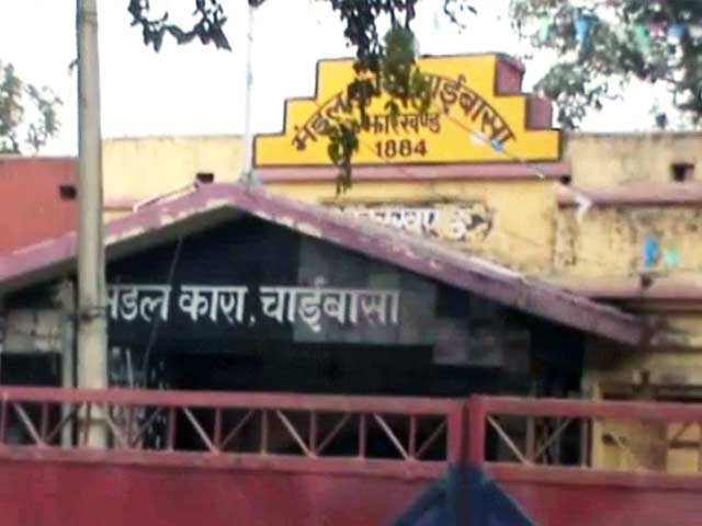 जेल वैन से भागे कैदी, दो की मौत