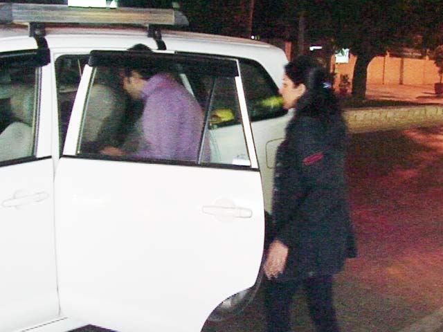 रोक के बाद भी उबर की टैक्सियां सड़क पर