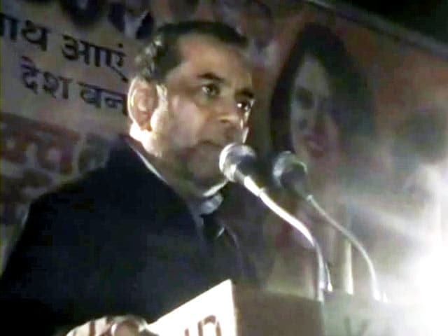 Videos : परेश रावल का विवादित बयान, कांग्रेस, 'आप' को कहा, राक्षस