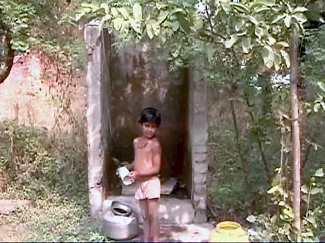 Videos : एमपी के एक गांव में शौचालय के बावजूद लोग खुले मे जाने के आदी