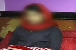 स्कूल में मोबाइल ले जाने पर छात्रा की पिटाई, कान का पर्दा फटा स्कूल में मोबाइल ले जाने पर छात्रा की पिटाई, कान का पर्दा फटा