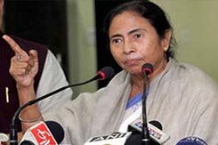 'PM Modi, Arrest Me,' Says Mamata Banerjee After Her Minister Madan Mitra is Caught in Saradha Scam 'PM Modi, Arrest Me,' Says Mamata Banerjee After Her Minister Madan Mitra is Caught in Saradha Scam