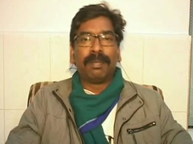 शहर से गांव सीखता है : हेमंत सोरेन