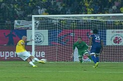 ISL: Kerala Blasters Stun Chennaiyin FC in Semifinals First Leg ISL: Kerala Blasters Stun Chennaiyin FC in Semifinals First Leg