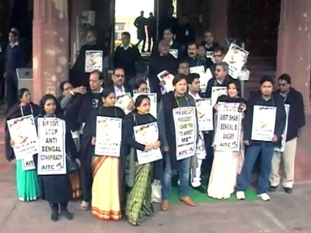 Video : मदन मित्रा की गिरफ्तारी को लेकर टीएमसी का प्रदर्शन