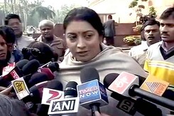 क्रिसमस पर स्कूल बंद : अखबार की रिपोर्ट पर स्मृति ईरानी क्रिसमस पर स्कूल बंद : अखबार की रिपोर्ट पर स्मृति ईरानी