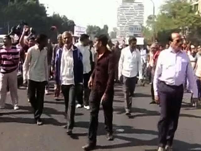 Videos : अहमदाबाद में कपास किसानों ने किया प्रदर्शन