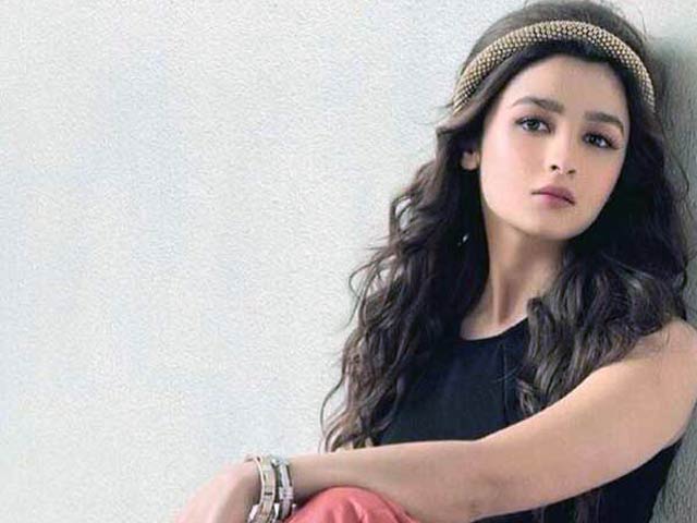 Alia to Play MS Dhoni's Wife in Biopic