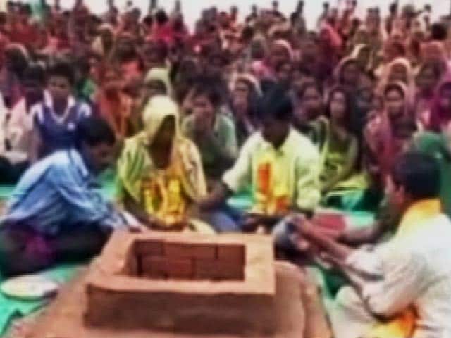 Videos : गुजरात के वलसाड में धर्म परिवर्तन से विवाद