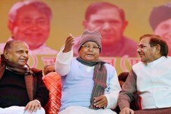 दिल्ली के जंतर मंतर पर पुराने जनता दल के नेताओं की रैली दिल्ली के जंतर मंतर पर पुराने जनता दल के नेताओं की रैली