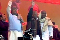 इंडिया 7 बजे : एक मंच पर जुटा जनता परिवार इंडिया 7 बजे : एक मंच पर जुटा जनता परिवार