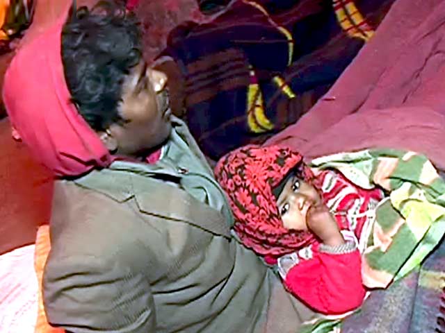 खुले आसमान के नीचे रहने को मजबूर मजदूर