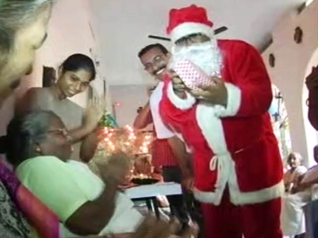 Video : Santa and His Team Have a Special Gift for These Women