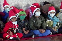 क्रिसमस पर एम्स में कैंसर पीड़ितों बच्चों के लिए खास जश्न क्रिसमस पर एम्स में कैंसर पीड़ितों बच्चों के लिए खास जश्न